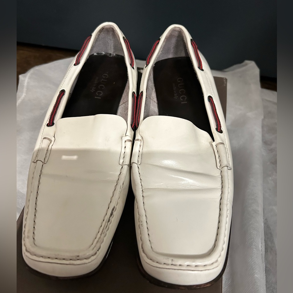 Gucci  White Leather Loafers with Red Trim